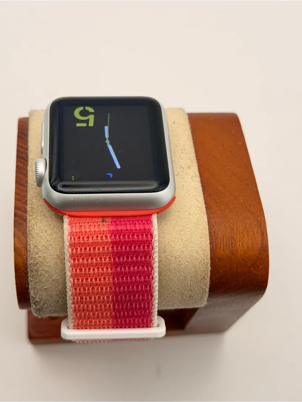 Apple Watch, 38mm, Silver Case, extra band, Charger Included, 7000 series, teste